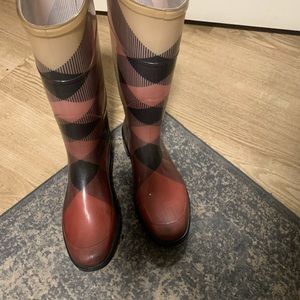 Burberry boots